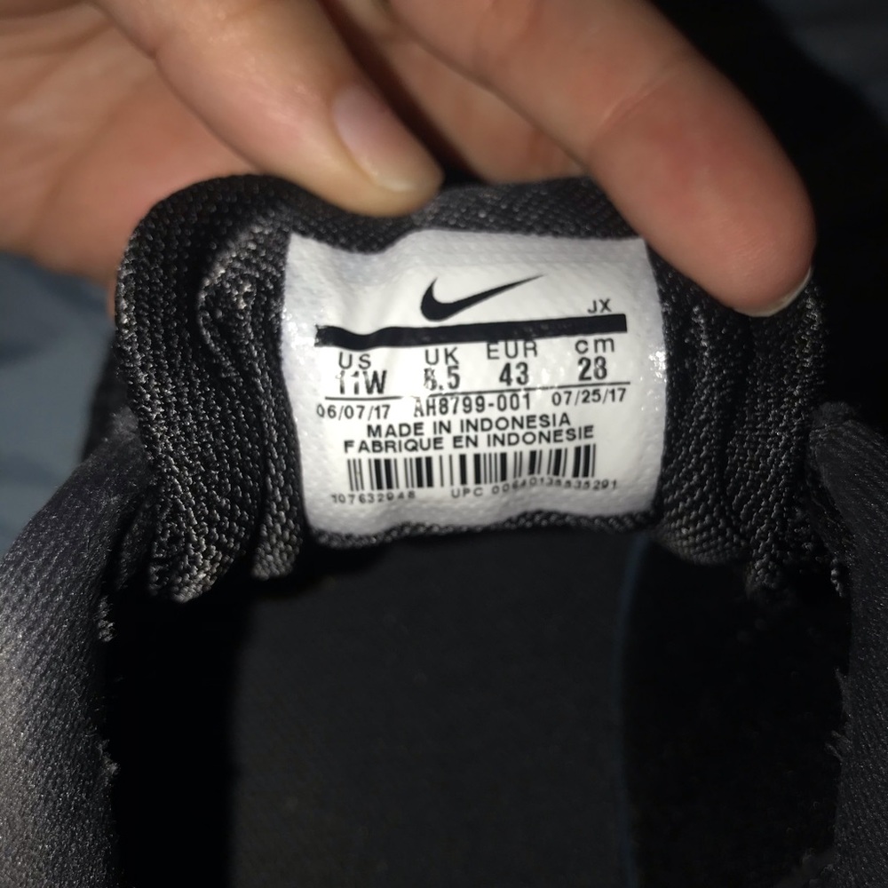 Black Nike Tennis Shoes